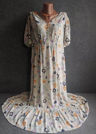 Свободное легкое белое платье из вискозы с оранжево-фиолетовы цветочным принтом 46-48 размера