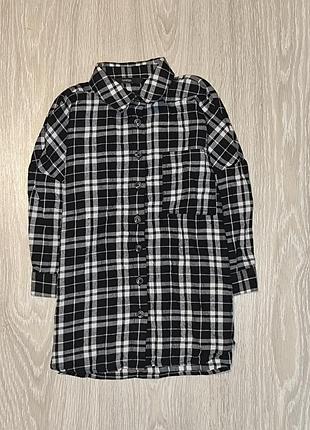 Удлиненная, фланелевая черно-белая рубашка оверсайз в клетку на 4-5 лет.