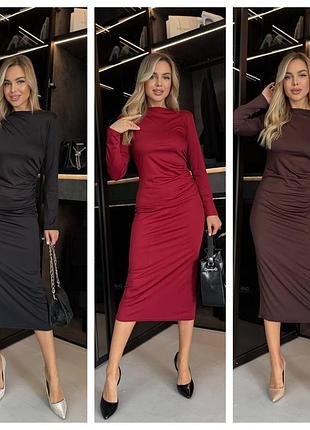 Платье ниже колена с драпировкой на талии