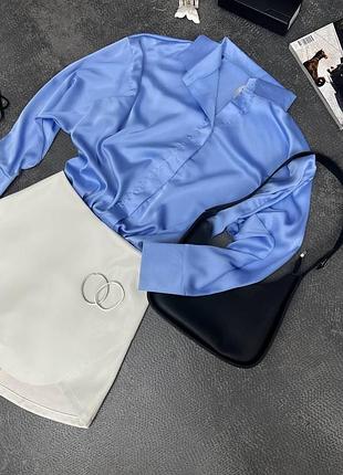 Жіноча сорочка шовкова вільного крою на ґудзиках блакитна 42-46