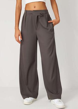 Широкие брюки со складками