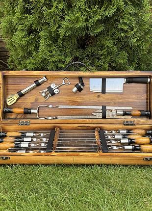 Набор шампуров трофей lux ручной работы. шашличный набор шампуров в деревянном кейсе.