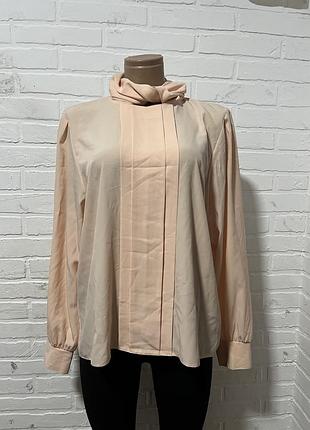 Гарна жіноча блузка блуза персикового кольору