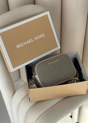 Сумка женская michael kors кросс-боди серый + пудровый на широком ремне майкл корс
