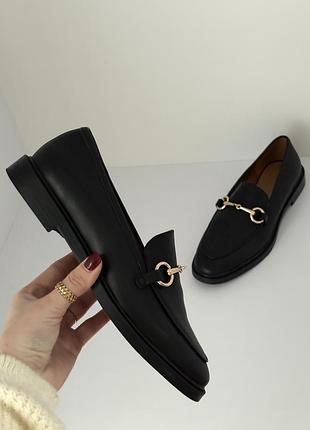 Чорні лофери h&m з металевою обробкою спереду