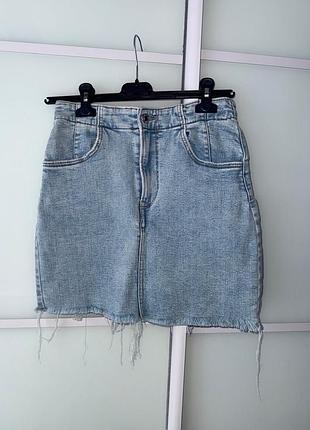Bershka high waist джинсова спідниця з високою талією . джинс стрейчевий