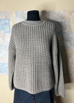 Стильний вʼязаний подовжений жіночий светр