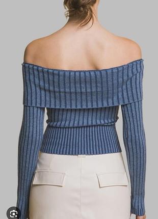 Стильна м'яка кофта светр з відкритими плечима в рубчик