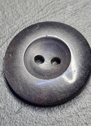 Темний гудзик для пальта