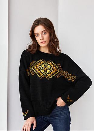 Светр з вишивкою