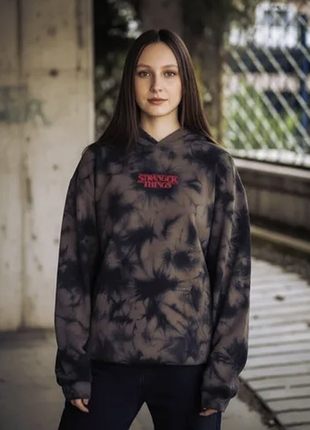 Кофта женская с принтом сериала "удивительные чудеса" размера m серого цвета бренда h&amp;m