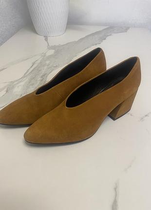 Туфлі натуральна замша