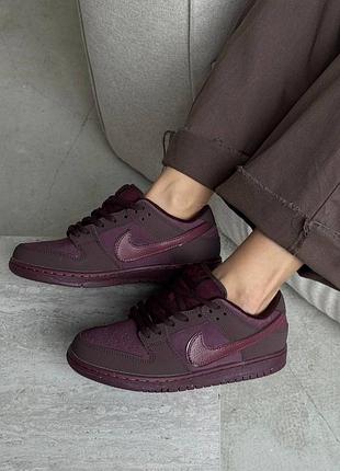 Кросівки жіночі nike dunk low burgundy