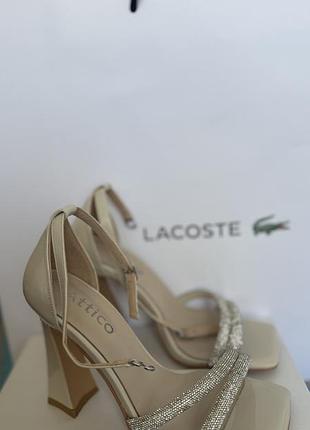 Attico взуття на підборах