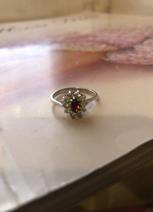 Нежное серебряное кольцо с гранатом пиропом и цирконами, винтаж, чехия, р.16.5, очень хорошее состояние
