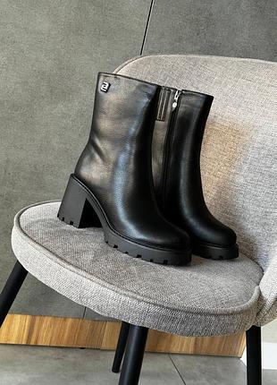 Жіночі черевики