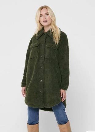 Стильна з кишенями шубка-сорочка оверсайз