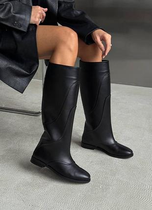 Демисезонные сапоги-трубы женские черные кожа байка 11093
