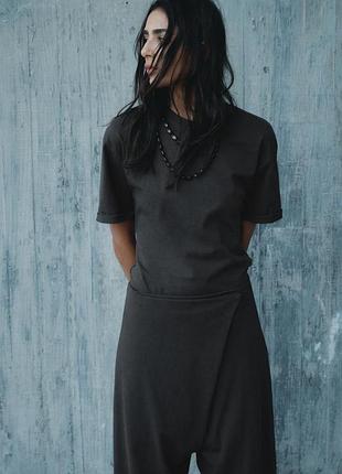 Футболка  приталена