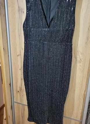 Сукня в паєтках