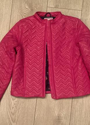 Яскрава коротка куртка