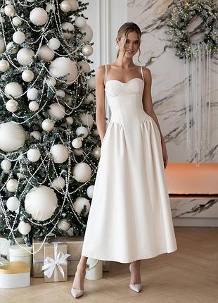 Сукня міді в кремовому кольорі