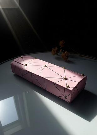 Футляр для очков с инкрустацией, искусственное исполнение, жесткий каркас, розовый, замок магнитный.