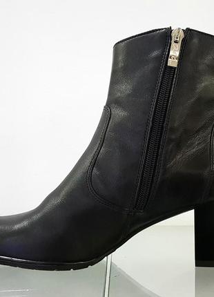 Женские демисезонные черные кожаные ботинки полусапожки ara tianna 43440 наппа оригиналл1 фото
