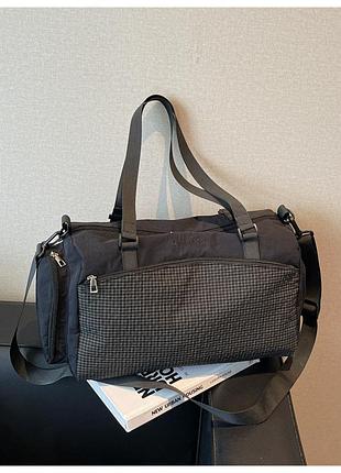 Дорожная сумка спортивная с карманом для обуви черная непромокаемая с плечевым ремнем для тренировок и путешествий