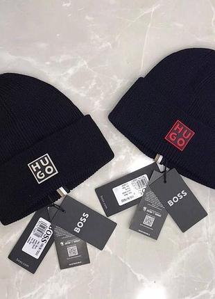 Мужская шапка hugo черная с красной эмблемой
