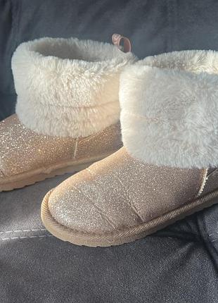 Угги чоботи золотистого кольору 35 розмір