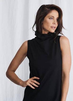 Топ з горлом без рукавів