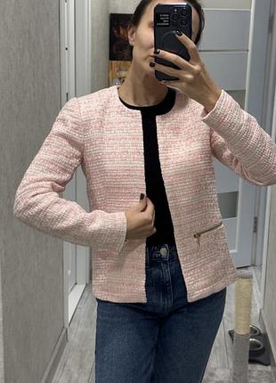 Жакет твидовый. бело-розовый. жакет твидовый