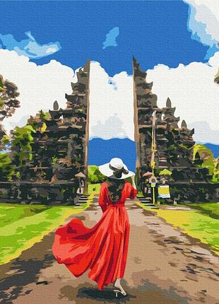 Подорожниця біля храму лемпуанг