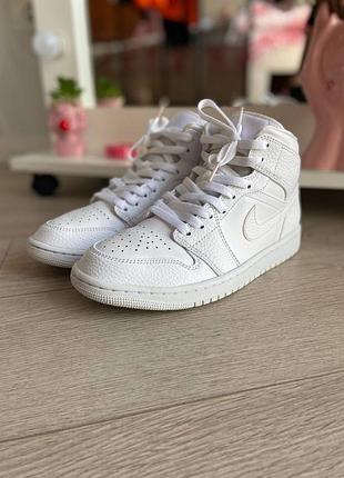 Кросівки nike air jordan 1 mid white