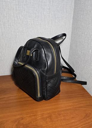 Чорний шкіряний рюкзак. рюкзак із натуральної шкіри. довжина 21 см. брелок у подарунок.