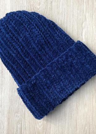 Велюровая шапка ручной работы темно-синего цвета1 фото