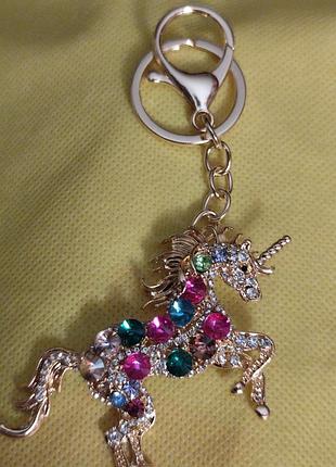 Брелок золотистый металл единорог лошадь конь камни