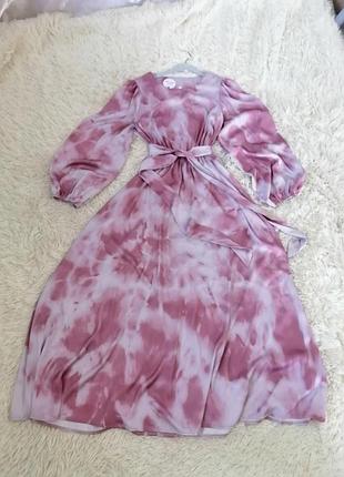 Красива сукня з поясом штучний шов