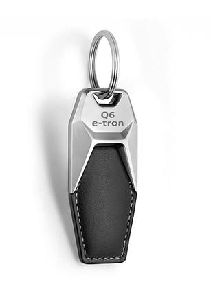 Брелок audi q6 e-tron model key ring - my2024 (артикул: 3182400600)