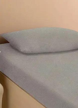 Светло серая простынь махровая на резинке с наволочками anisa (220х240+30 см)