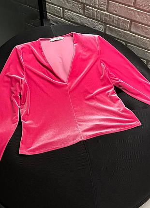 Велюрова блуза з підплічниками яскравого кольору від mango