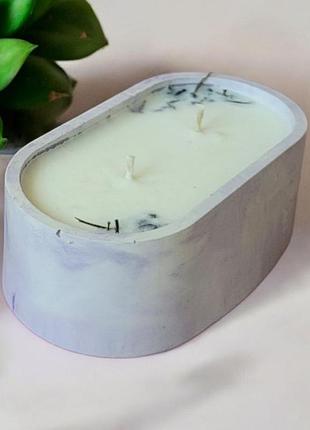 «oval pure» - соевая свеча гипсовом кашпо с ароматом ягодный микс