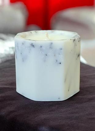 Свіча лавандовий спокій - 8микутна з лавандою, 5*5,5 см, з ароматом ягідний мікс, 15 годин горіння