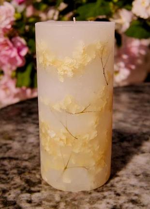 Свеча солнечная нежность - свеча 14*6,5 см с беж гортензией, 50 часов горения, с ароматом в лесные ягоды