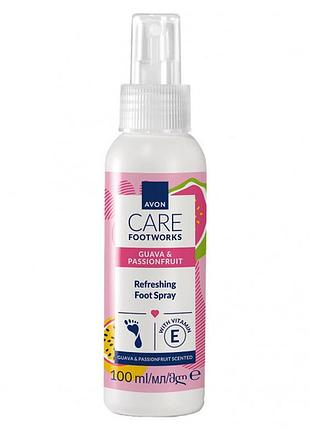 Освіжаючий спрей для ніг avon з ароматом гуави та маракуї 100 мл