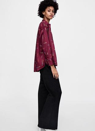 Блуза свободная рубашка бордовая с принтом цепи ремешки zara