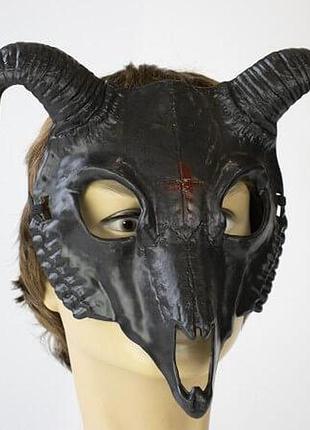 Маска черная коза пластик