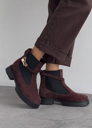 Коричневые женские ботинки из натуральной замши на зиму