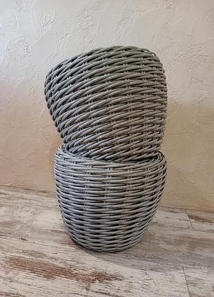 Кашпо из искусственного ротанга